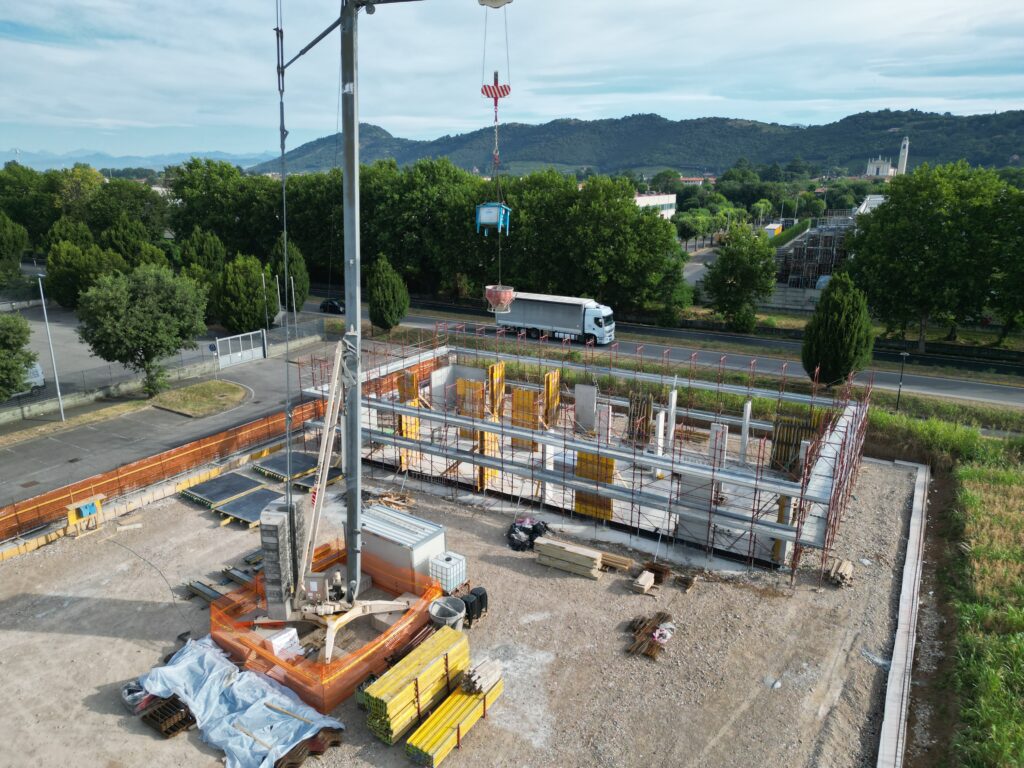Cantiere della nuova sede Greal a Coccaglio: scavi e getti di fondazione, giugno 2026